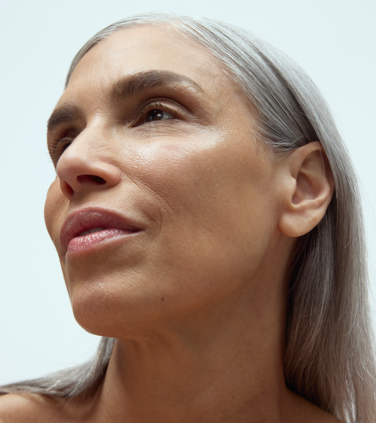 dieux Dieux-air-angel-peptide-plumping-gel-cream-woman-gray-hair-looking-upward.